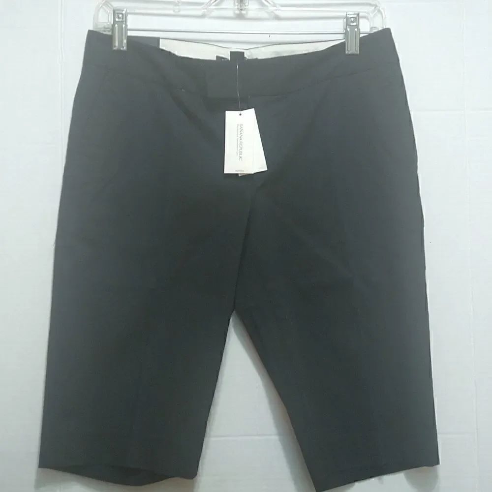Banana Republic Ryan Fit Slim Leg Shorts.....SIZE 2....NEW